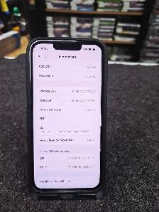 Apple iPhone 16e - Photo 2