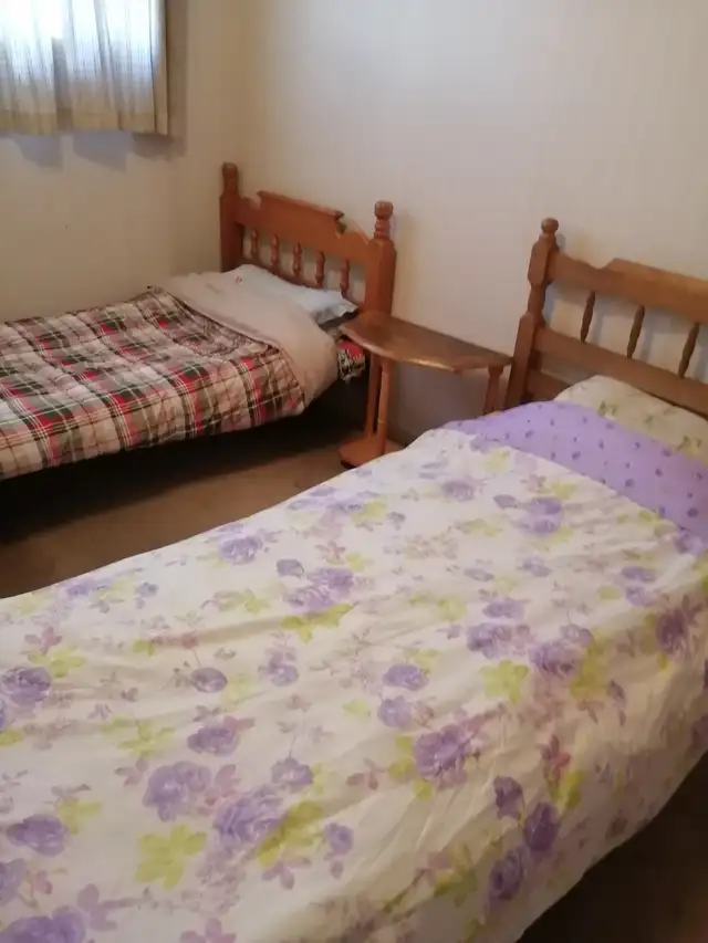Sharing room for male student available on June