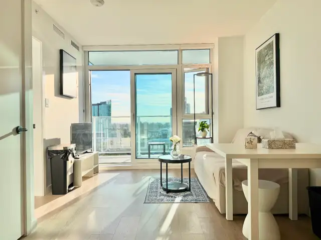 Brand New 1b1b Luxury Condo @ Surrey Central (Flexible Lease)
