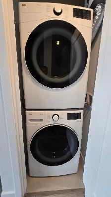 STUNNING 31st Flr 1Bd big Den/Office Brentwood – AC, Parking & V - Photo 9