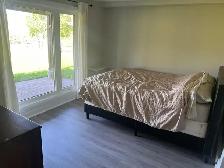 1,200-sqft 1-bed den   parking/AC/laundry (17th Side Rd, King) - Photo 6