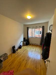 4 1/2 Renovated NDG 1,400$ July 1st - Heat Pump   WiFi - Photo 9