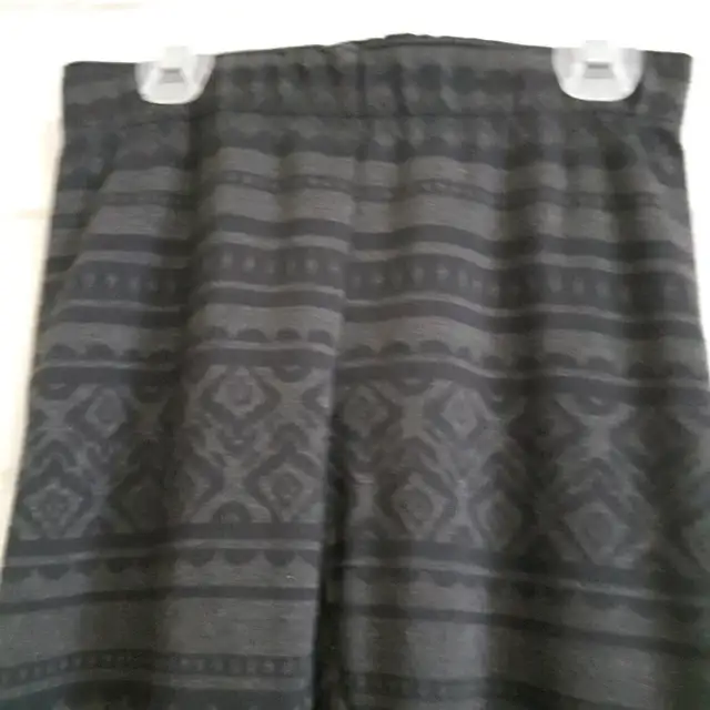 PANTALON LEGING GRIS NOIR SMALL FEM TAILLE 22 EXTENSIBLE: $10.00