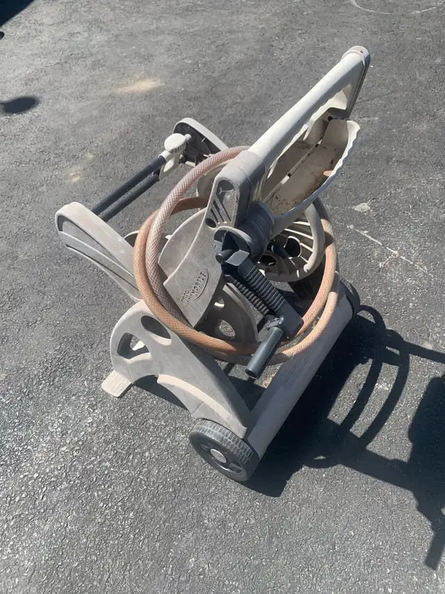 rolling hose reel