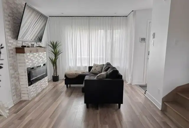 (À LOUER) Maison de ville – 3 ch. & cour privée