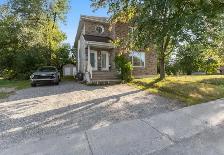 Superbe Location de 2 chambres dans un duplex rue St louis!