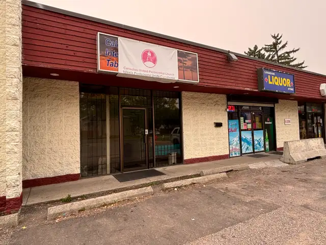 2000 sq.ft main floor commercial space available in Lynnwood!