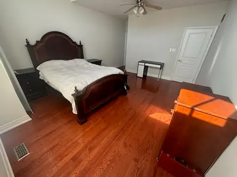 Vaughan nice Area 2nd floor Room Rent