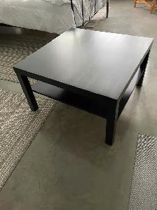 Table de salon 31 X 31 et 18 pouces haut