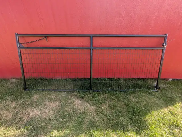 10 Foot Wire Mesh Farm Gate