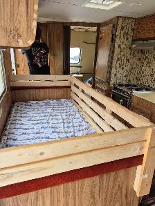 1983 24' Vanguard holiday trailer - Photo 4