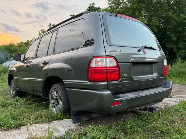 2001 Toyota Land Cruiser Lexus lx470 for parts only