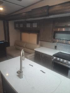 2019 Montana 310 RE - Photo 5