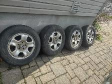 4 jante 215-70R16 d'origine Honda CRV 2013. Pneu fini a remplace