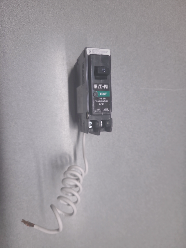DISJONCTEUR D'ARC FAULT ELECTRIQUE PLUG-ON 1 POLE 15A BRAF115C