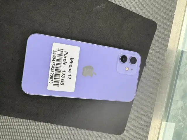 Unlocked Apple iPhone 12 with 1 year warranty !