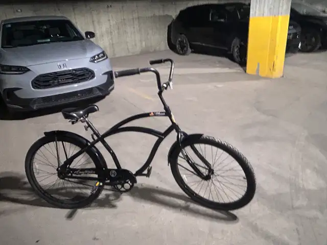 Black cruiser bikes for sale / Vélos cruiser noirs à vendre