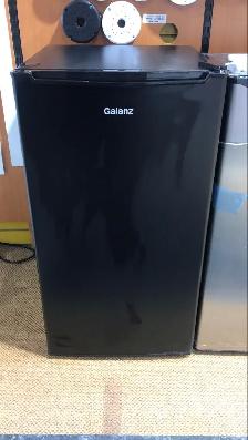 Galanz 3.2 CU FT UPRIGHT REFRIGERATOR BLACK COLOR