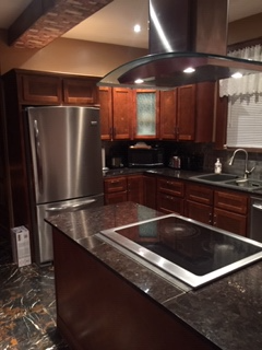 MAIN FLOOR, CLEAN, RENOVATED AND FURNISHED DOWNTOWN DUPLEX!