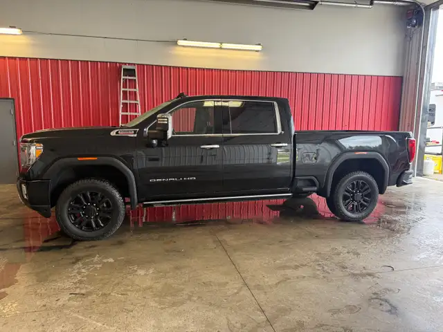 GMC Denali HD Duramax 6.6l Black Diamond Edition
