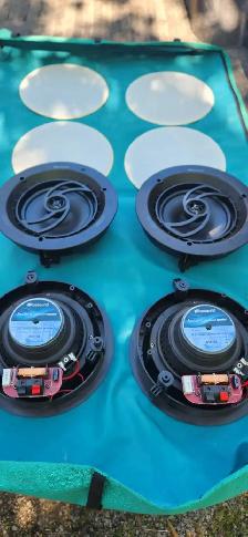 in wall speakers. - Photo 2