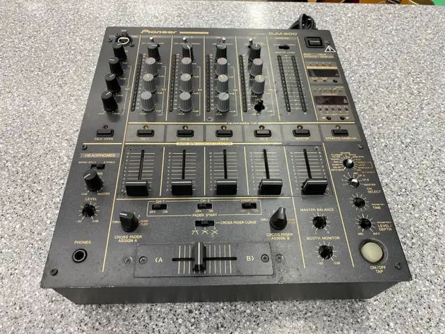 Pioneer DJM-600 Mixer