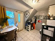 3rd Floor Studio - All Inclusive - Lakeshore & Islington - Photo 4