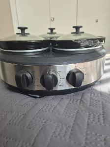 Triple slow cooker  like new $45 - Photo 2