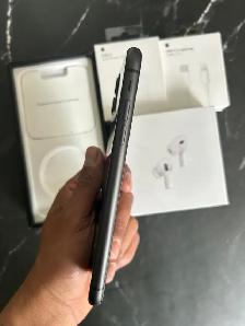 iPhone 11 64gb Airpods pkg/Delivery - Photo 3