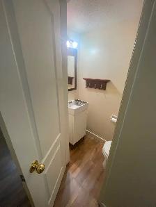 2 Bed   Den, 1,5 bath, 2 parking stalls pet friendly apartment - Photo 3