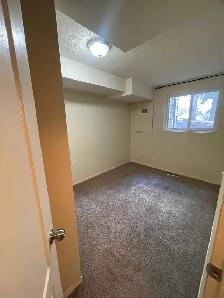 2 Bed   Den, 1,5 bath, 2 parking stalls pet friendly apartment - Photo 9
