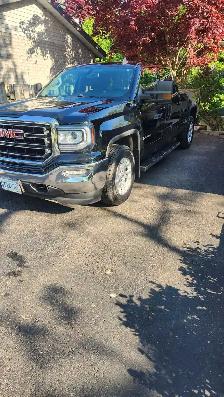 2017 GMC Sierra SLE 4 door 4x4