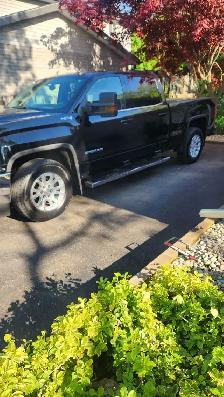 2017 GMC Sierra SLE 4 door 4x4 - Photo 2