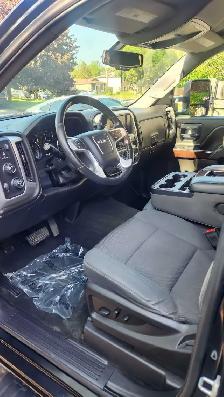 2017 GMC Sierra SLE 4 door 4x4 - Photo 3