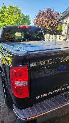 2017 GMC Sierra SLE 4 door 4x4 - Photo 5