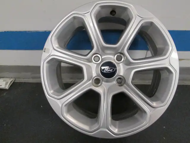 4  roues d'aluminium  16 pouces Ford