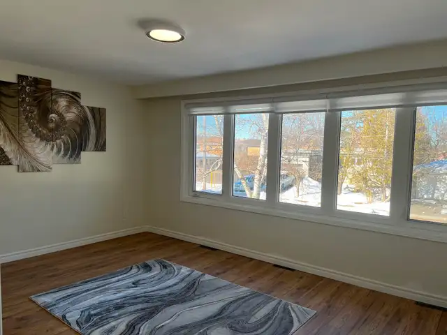 MASTER BEDROOM WITH PRIVATE WASHROOM NORTG YORK BATHURST ST