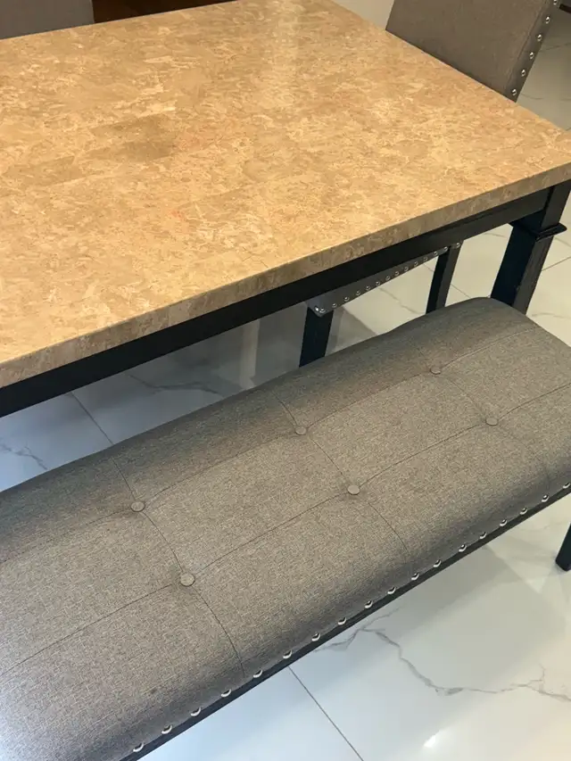 table of sale  -  Brampton like new $70