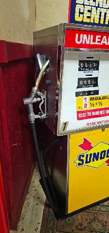 Sunoco gas pump - Photo 2