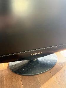 Two 24 inch Samsung TVs  for sale