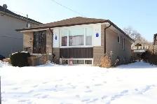 3 BED   1 BATH - Main Floor @ Mccowan & Ellesmere