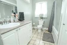 Furnished Bedroom for Rent in Shared Accommodation House - Photo 2