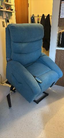Teal Blue Electric Recliner - Photo 3