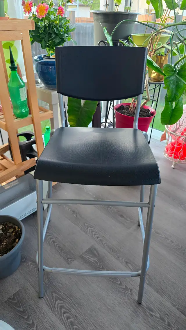 Ikea Bar Stools - Set of 6 - 4 x 29.75' - 2 x 24.75'