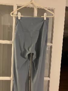 Lululemon flare pant, Size 4 - Photo 3