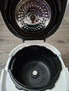 Cuchen 6-Cup IH (Induction Heating) Pressure Rice Cooker - Photo 4