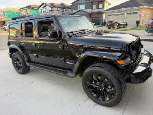 Jeep Wrangler Unlimited sky top