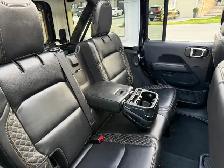 Jeep Wrangler Unlimited sky top - Photo 6