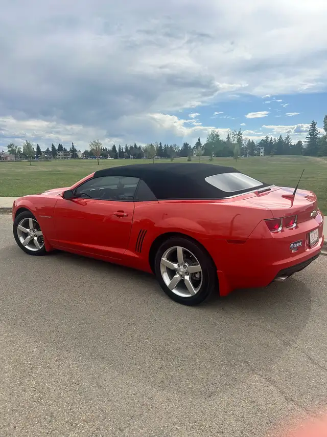 2011 CHEVROLET CAMARO CONVERTIBLE - LOW LOW KMS - ONLY 38,700 KM