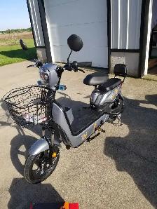 2026 Irev electric scooter - Photo 3
